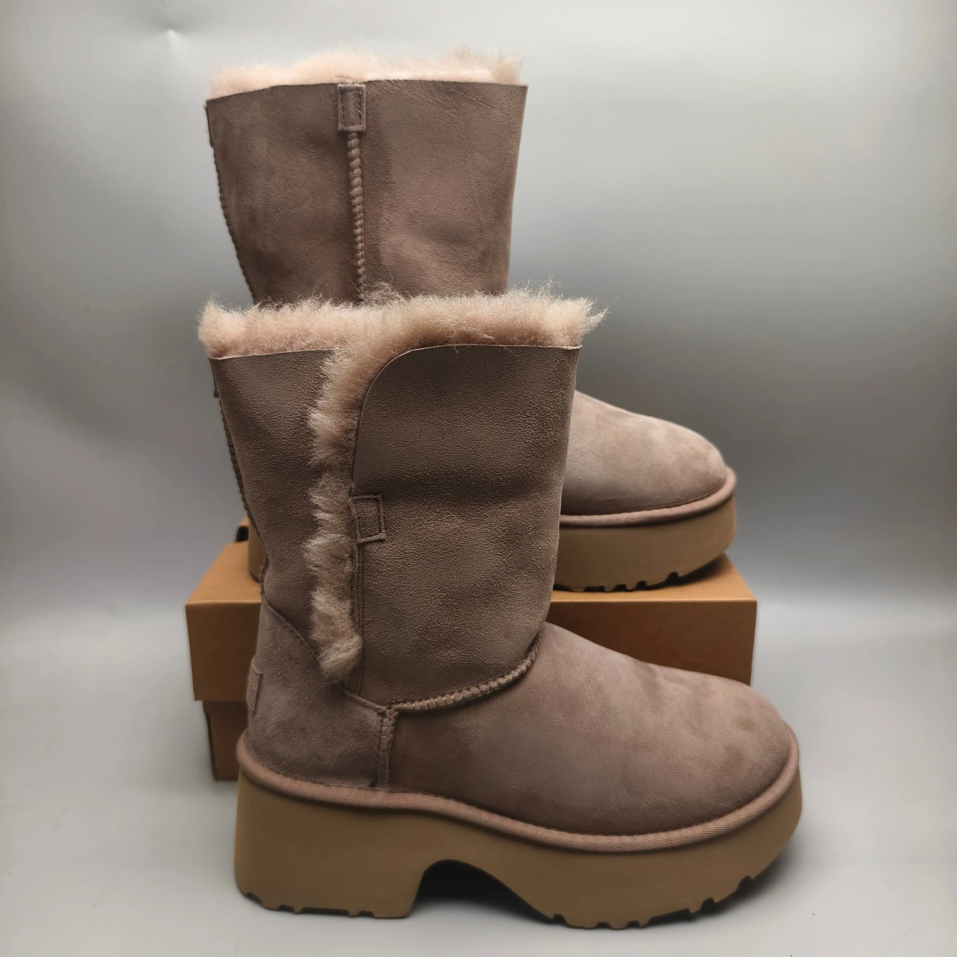 💰600 UGG sheepskin one-piece 1533 wedge-heeled thick-soled fashion shoes, mid-calf women's shoes, color: chestnut walnut, matching size: 35-40